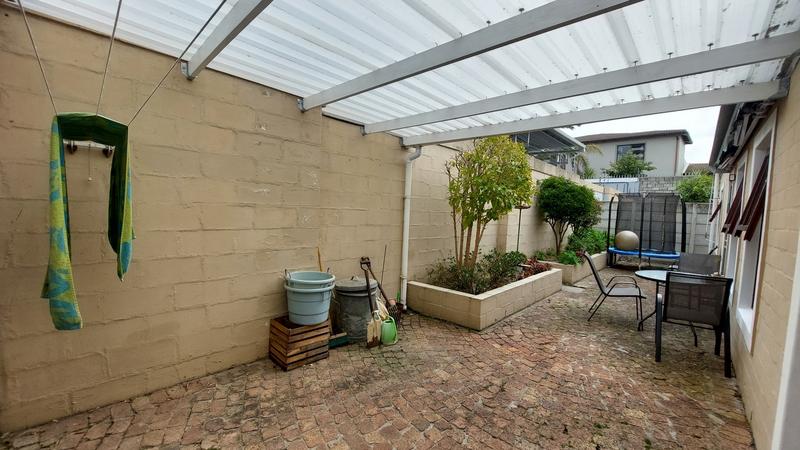 To Let 2 Bedroom Property for Rent in Oakglen Western Cape